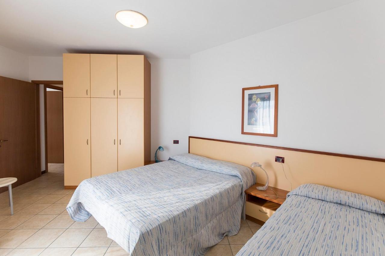 Robinia/Pinetine Lido Altanea Apartment Caorle Exterior photo