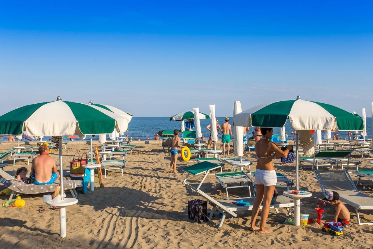 Robinia/Pinetine Lido Altanea Apartment Caorle Exterior photo